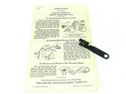Singer Sewing Machine Blackside Universal Needle Threader Simanco 121632